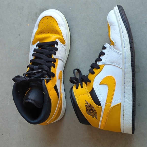 Nike Air Jordan 1 Mid University‎ Gold Men's High Top Sneakers Size 8 - Picture 1 of 8